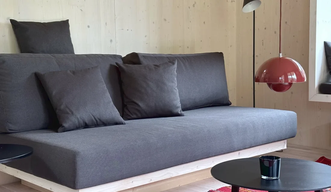 06_das-graue-schaf_ferien-appartements_bad-kleinkirchheim_sofaecke_flower-pot