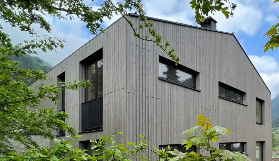 15_das-graue-schaf_ferien-appartements_bad-kleinkirchheim_aussen_ansicht_holzfassade