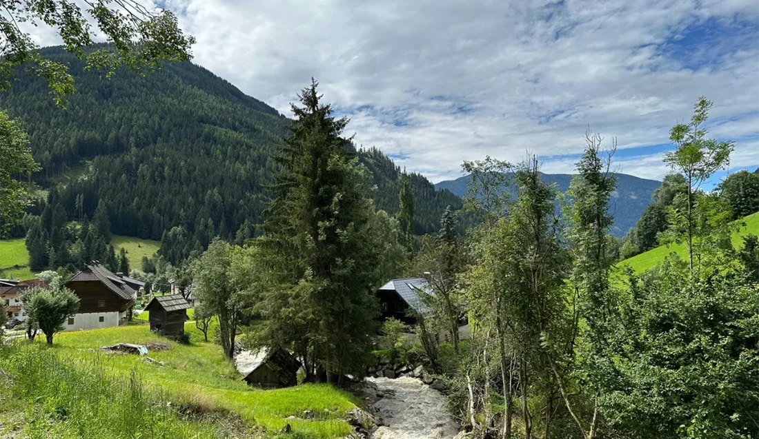 16_das-graue-schaf_ferien-appartements_bad-kleinkirchheim_umgebung_bachlauf